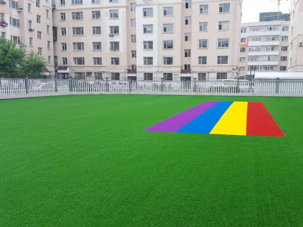 幼兒園草坪